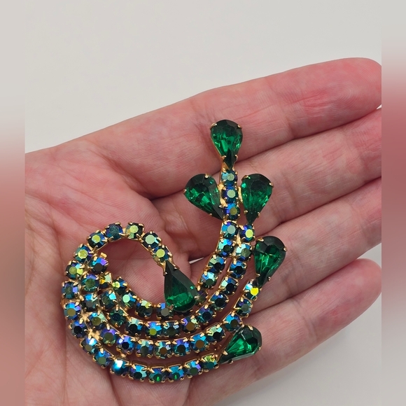 Vintage Aurora Borealis Green Rhinestones Swirling Design Gold Tone Brooch - Picture 3 of 6